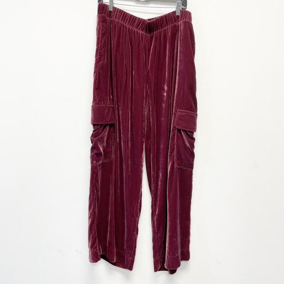 Universal Thread Women's Mid Rise Wide Leg Velvet Cargo Pants Maroon Size L - Picture 2 of 5
